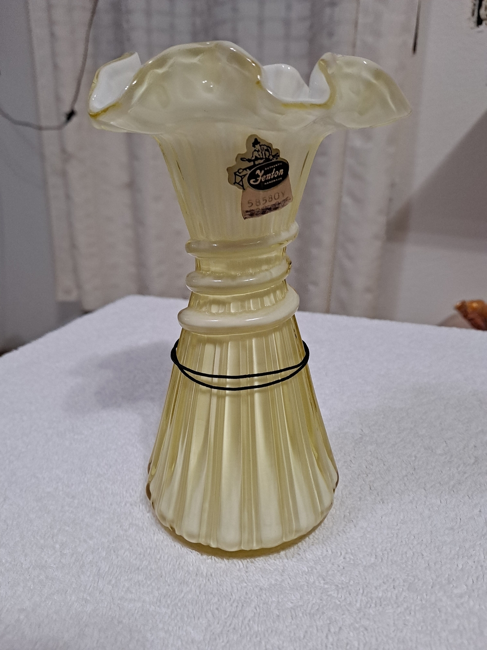 Fenton Ruffled Top Glass Vase - - Picture 6 of 7